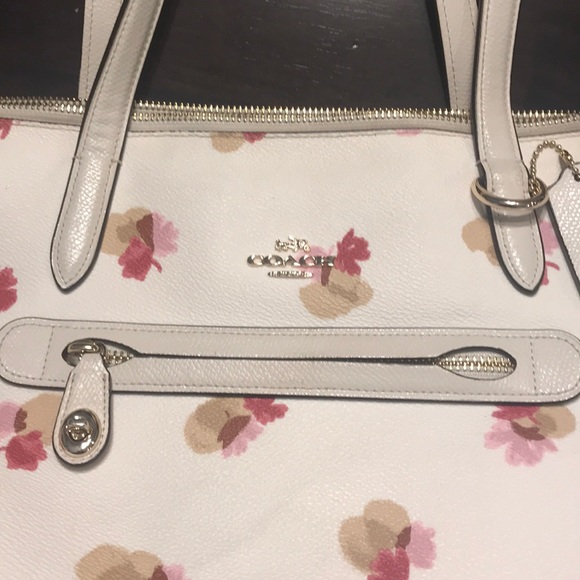 Coach Taylor Tote - Picture 2 of 4